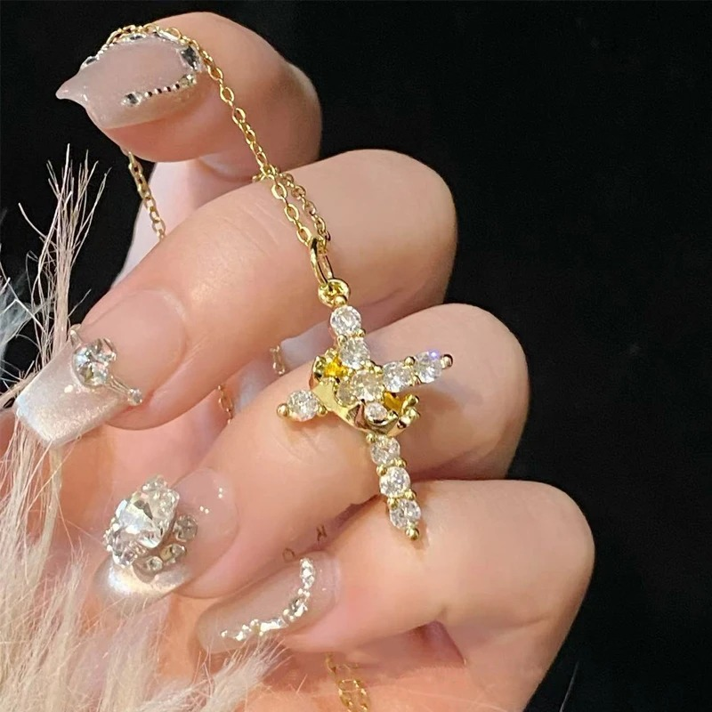 LivelyMelory - collier croix et couronne