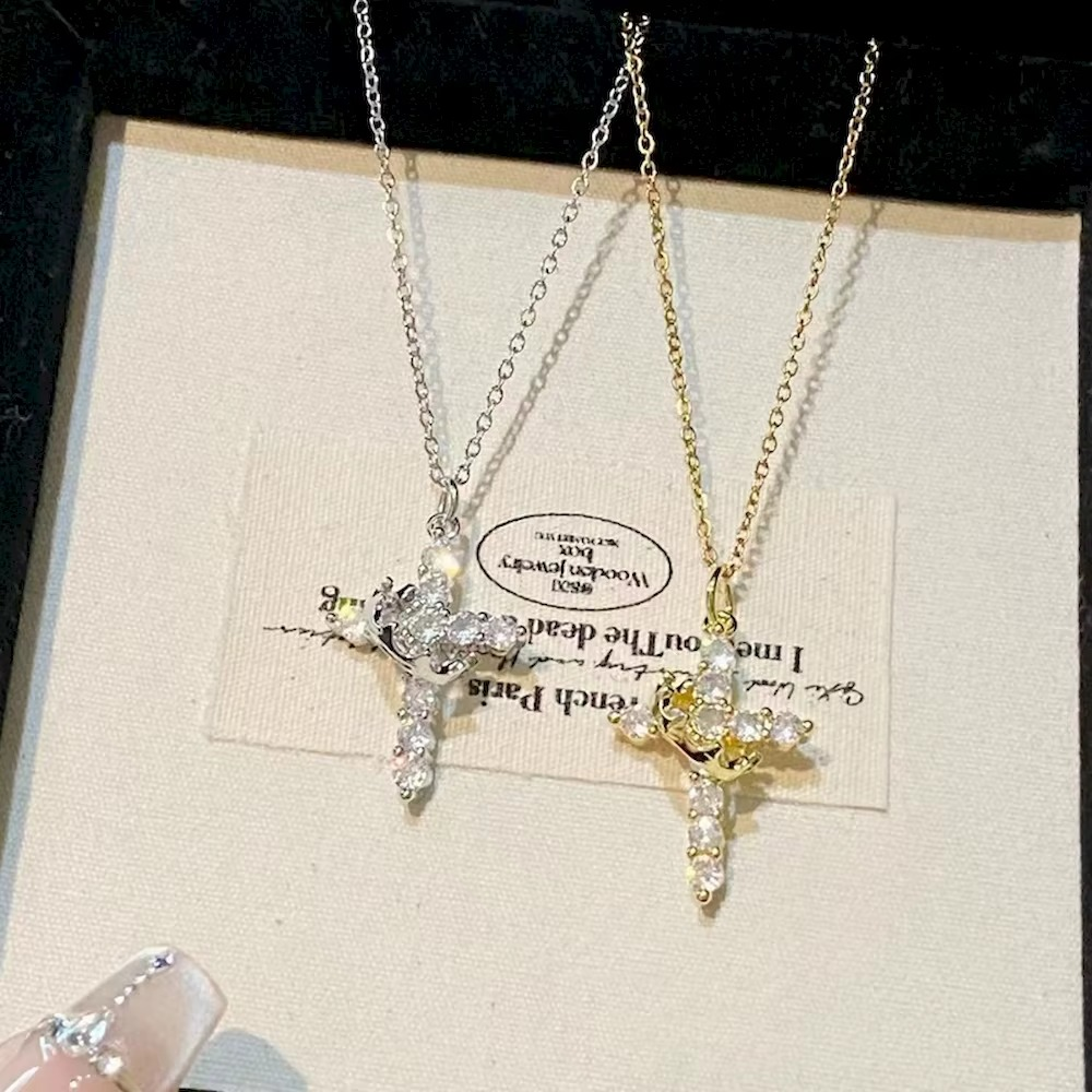 LivelyMelory - collier croix et couronne