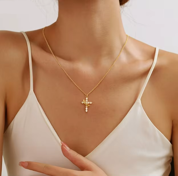 LivelyMelory - collier croix et couronne